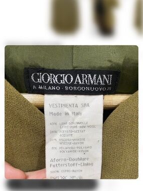 Gorgeous Giorgio Armani Olive Green Vintage Blazer
